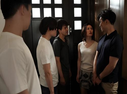 Maswerteng mga lalaki at nanay ng matalik na kaibigan
