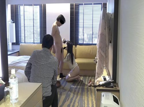 O estranho hobby do marido é ver a esposa fazer sexo com outras pessoas