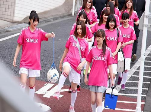 Studentesse violentate nella squadra di calcio della scuola