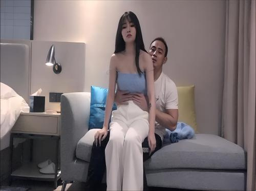Tuan muda keluar untuk menggembalakan gadis-gadis itu