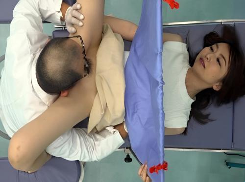 Perverted gynecologist loves to suck on patients' pussies